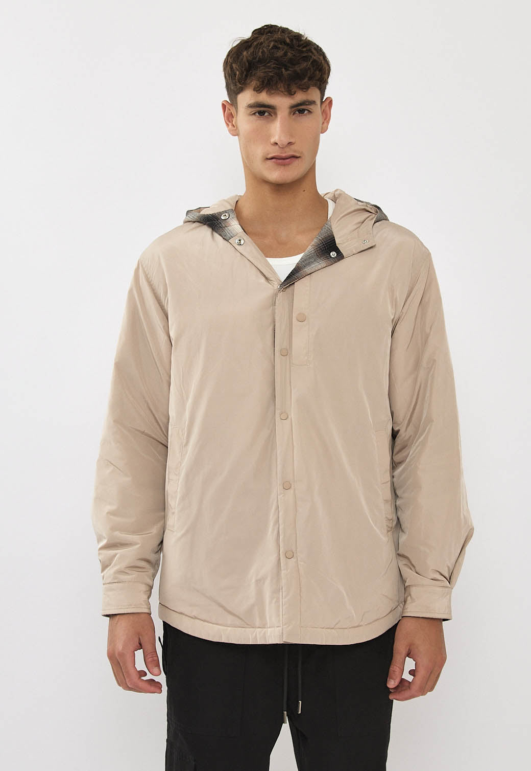 ג׳קט פלאנל דו־צדדי לגברים בצבע חום משובץ/בז׳ עם קפוצ׳ון