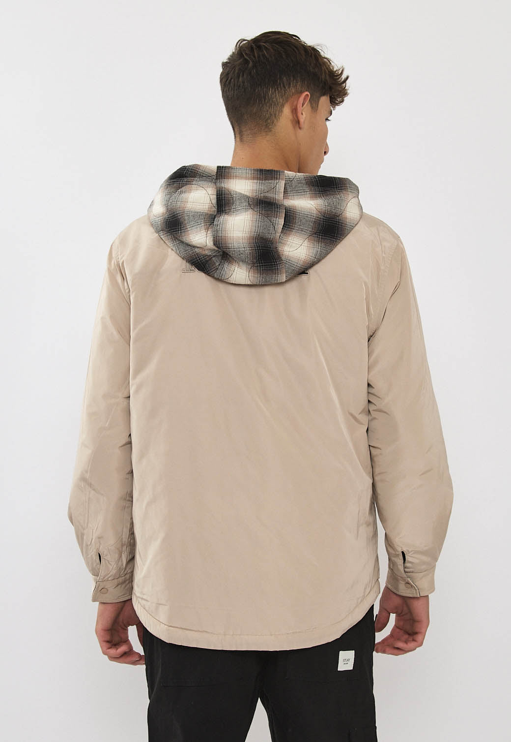 ג׳קט פלאנל דו־צדדי לגברים בצבע חום משובץ/בז׳ עם קפוצ׳ון