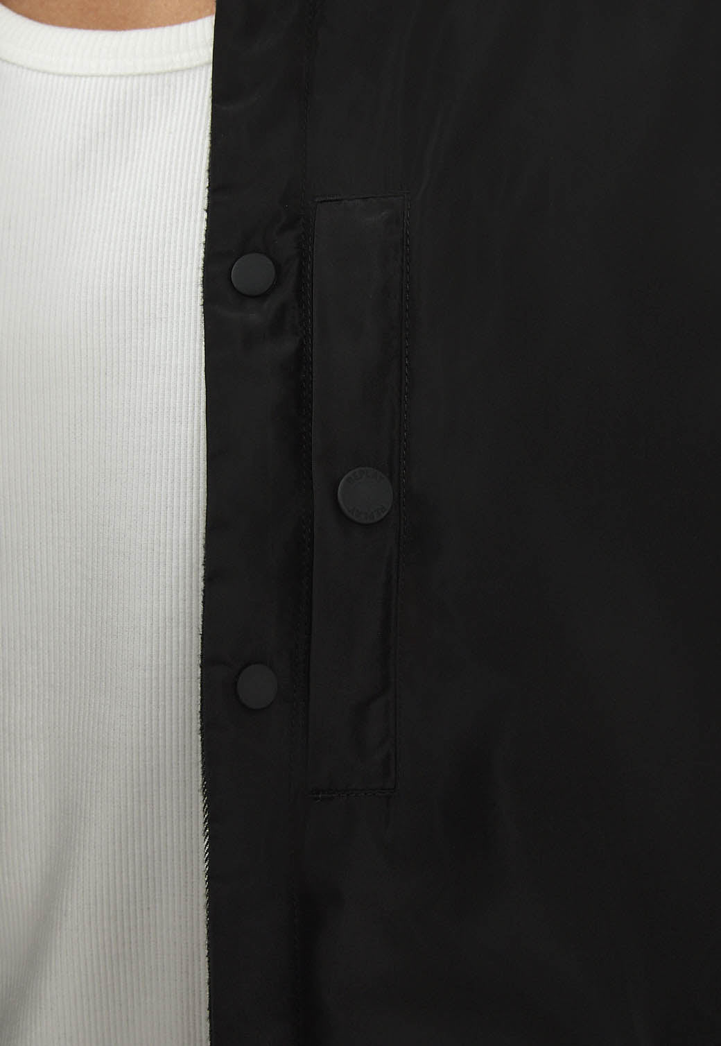 ג'קט דו-צדדית לגברים משובצת בצבע שחור ולבן עם קפוצ'ון