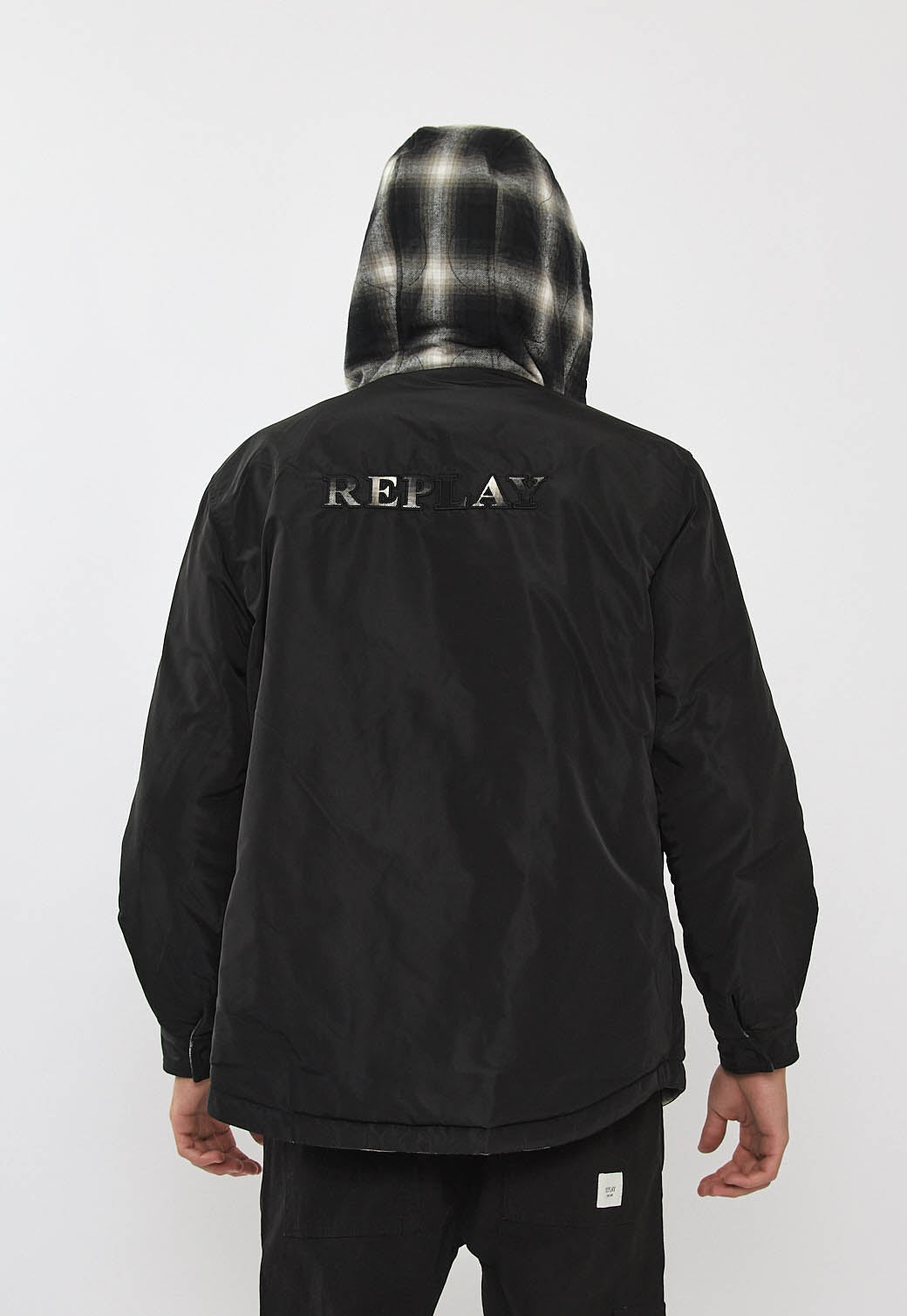 ג'קט דו-צדדית לגברים משובצת בצבע שחור ולבן עם קפוצ'ון