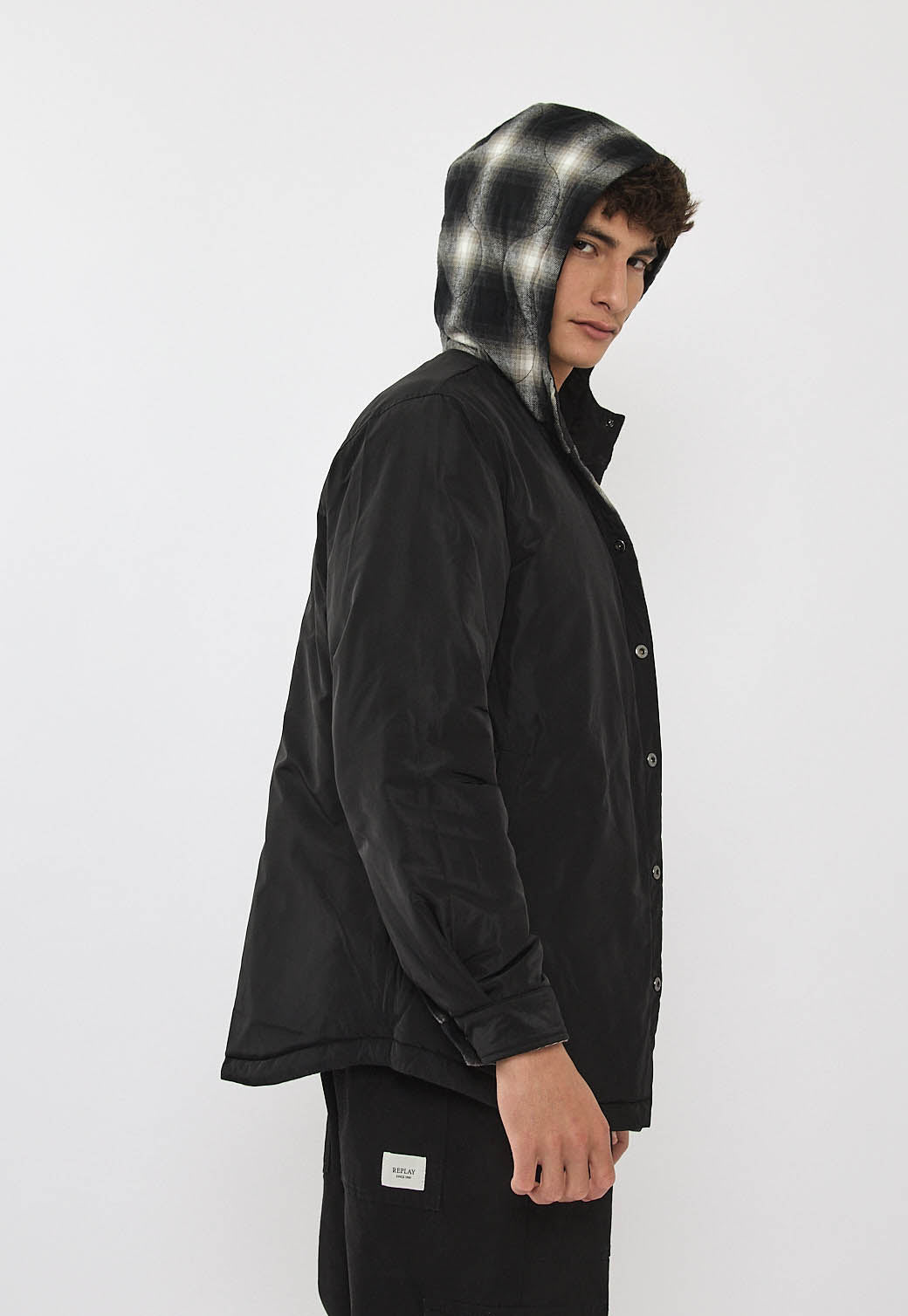 ג'קט דו-צדדית לגברים משובצת בצבע שחור ולבן עם קפוצ'ון