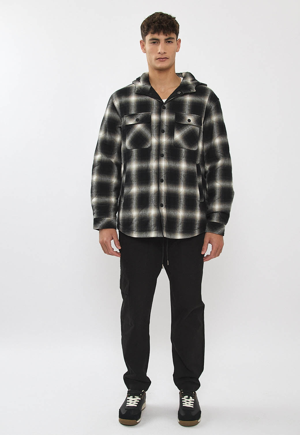 ג'קט דו-צדדית לגברים משובצת בצבע שחור ולבן עם קפוצ'ון