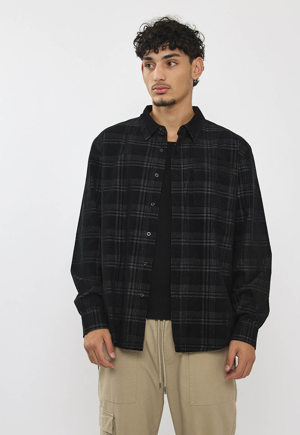 חולצת פלנל משובצת לגברים בצבע שחור
