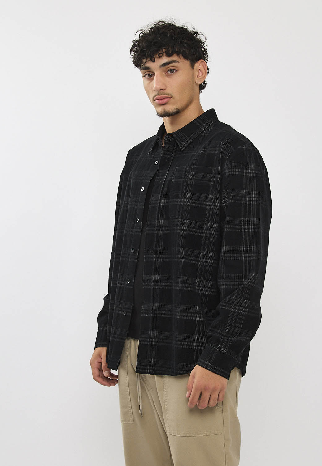 חולצת פלנל משובצת לגברים בצבע שחור