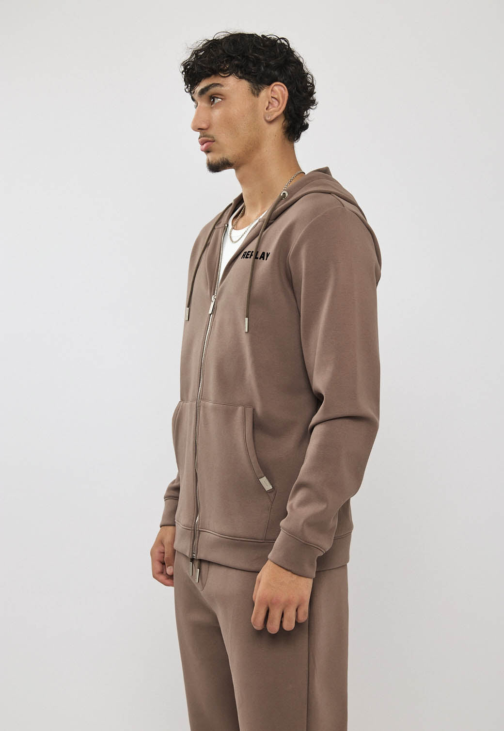 קפוצ'ון רוכסן לגברים בצבע קאמל עם הדפס 81 בגב