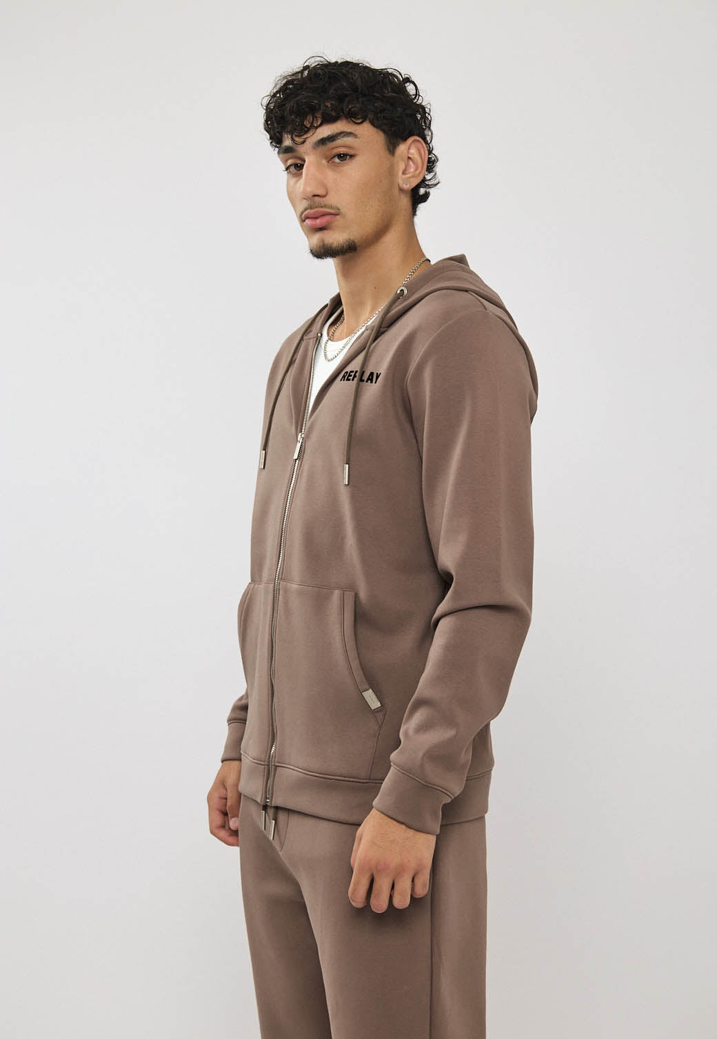 קפוצ'ון רוכסן לגברים בצבע קאמל עם הדפס 81 בגב