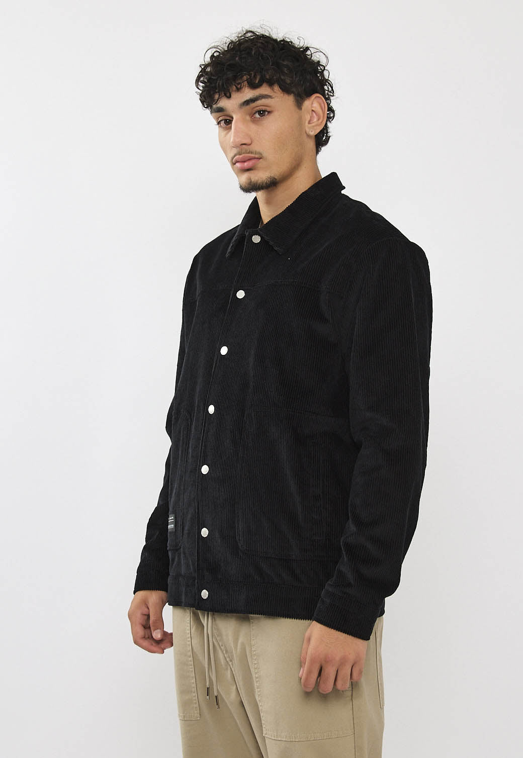 ג'קט לגברים בצבע שחור עם כפתורים