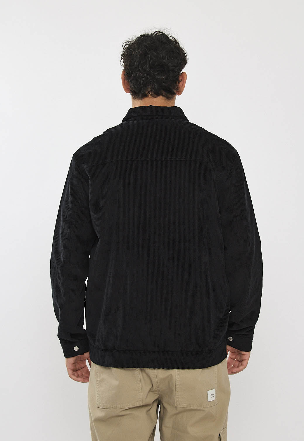 ג'קט לגברים בצבע שחור עם כפתורים