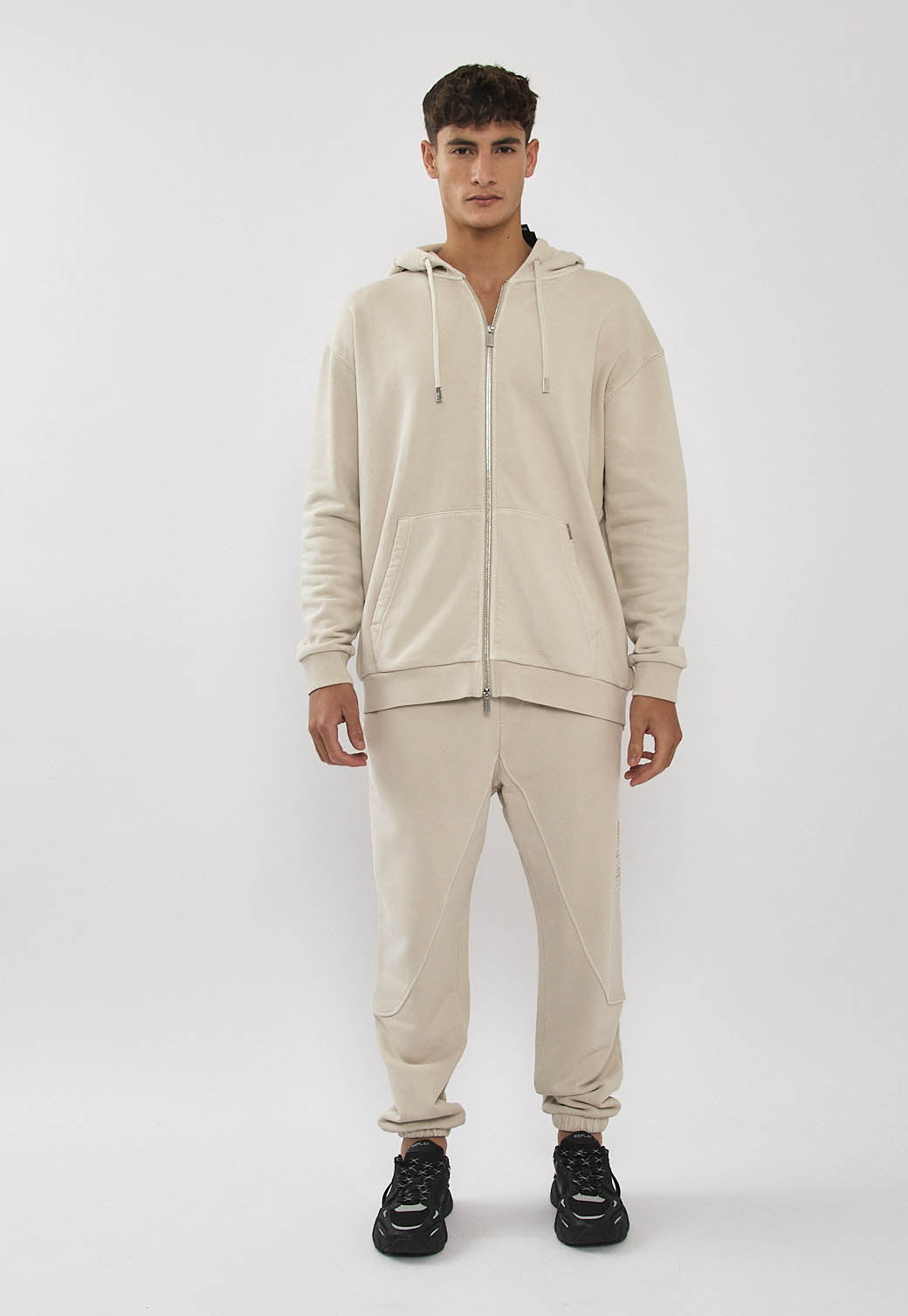 קפוצ׳ון רוכסן לגברים בצבע אבן