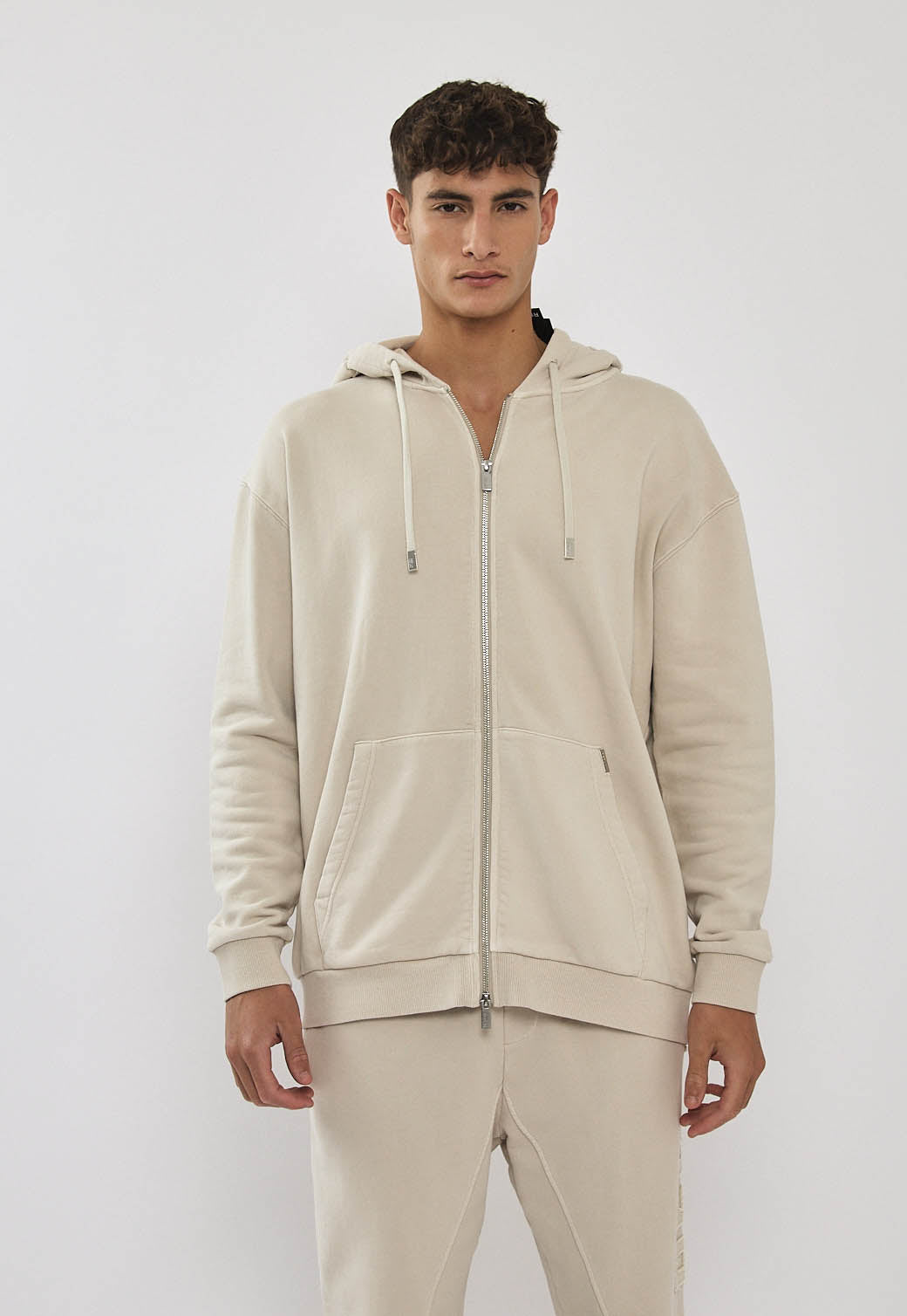 קפוצ׳ון רוכסן לגברים בצבע אבן