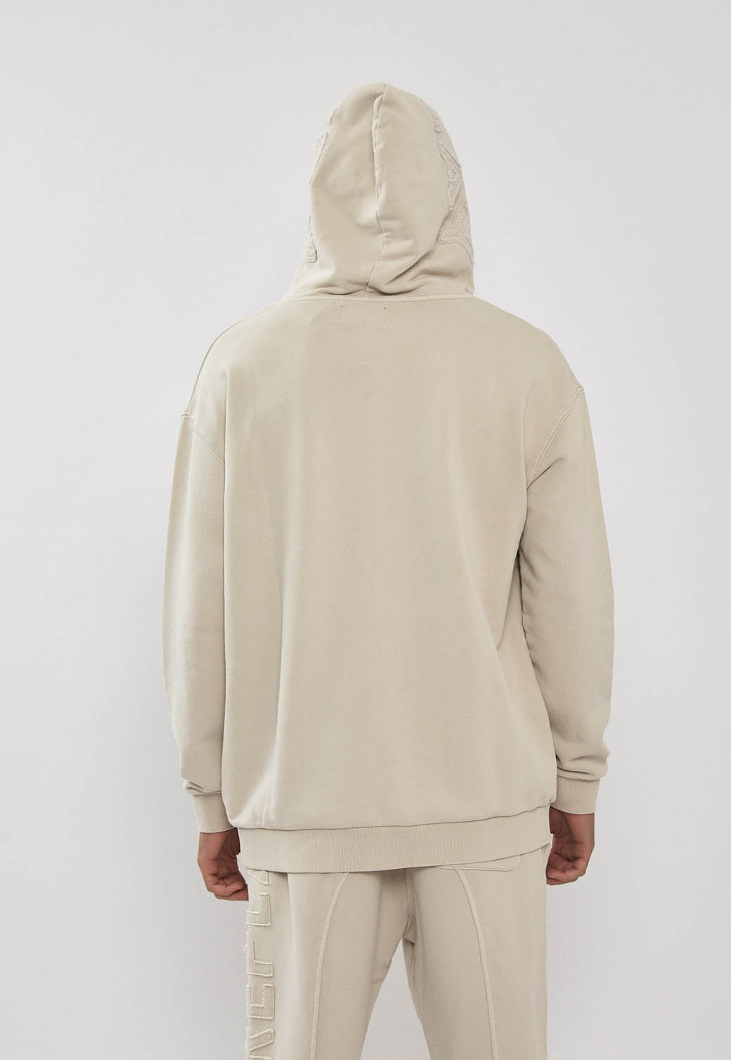 קפוצ׳ון רוכסן לגברים בצבע אבן