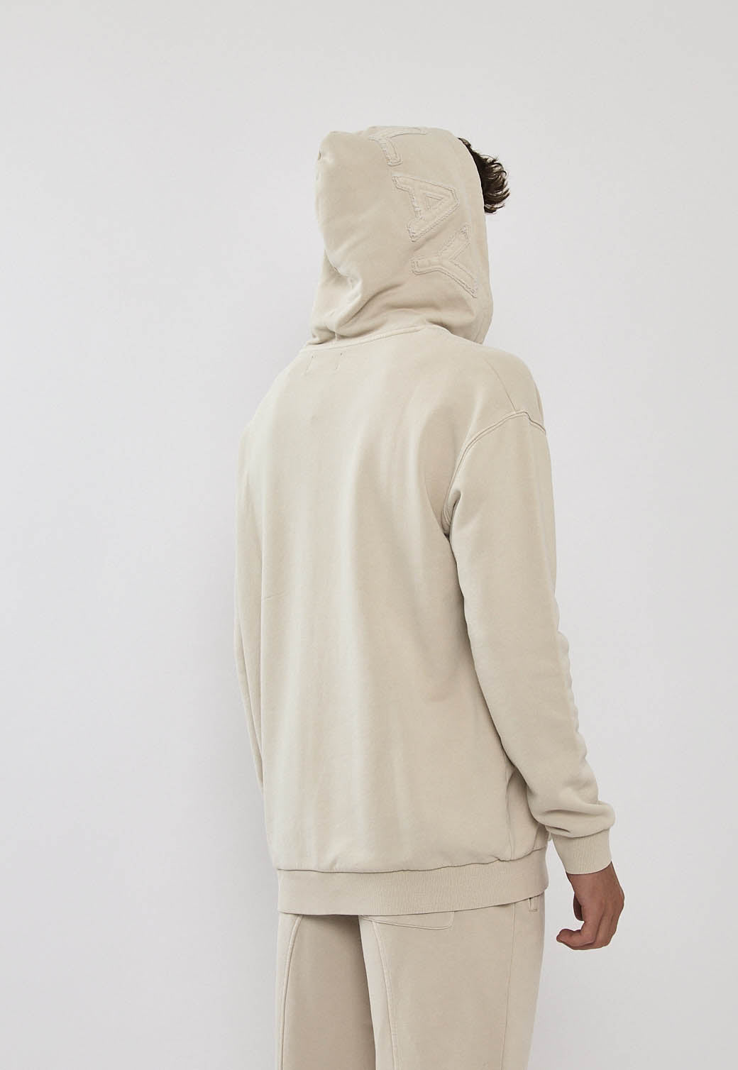 קפוצ׳ון רוכסן לגברים בצבע אבן