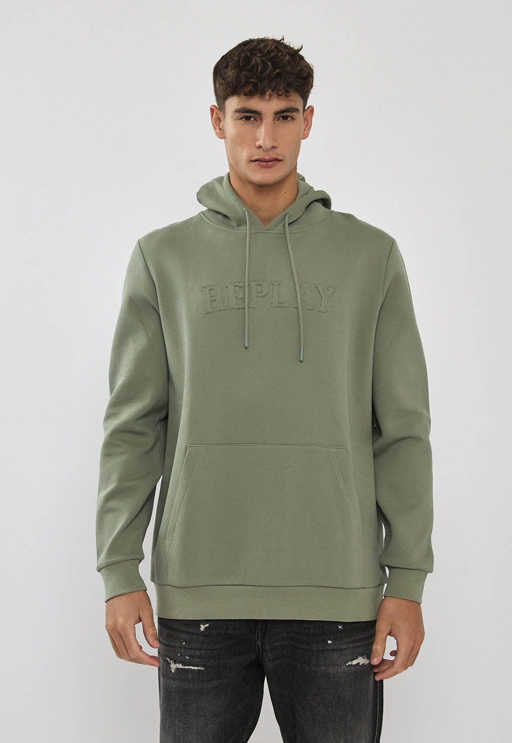 קפוצ׳ון לגבר בצבע ירוק זית עם לוגו רקום