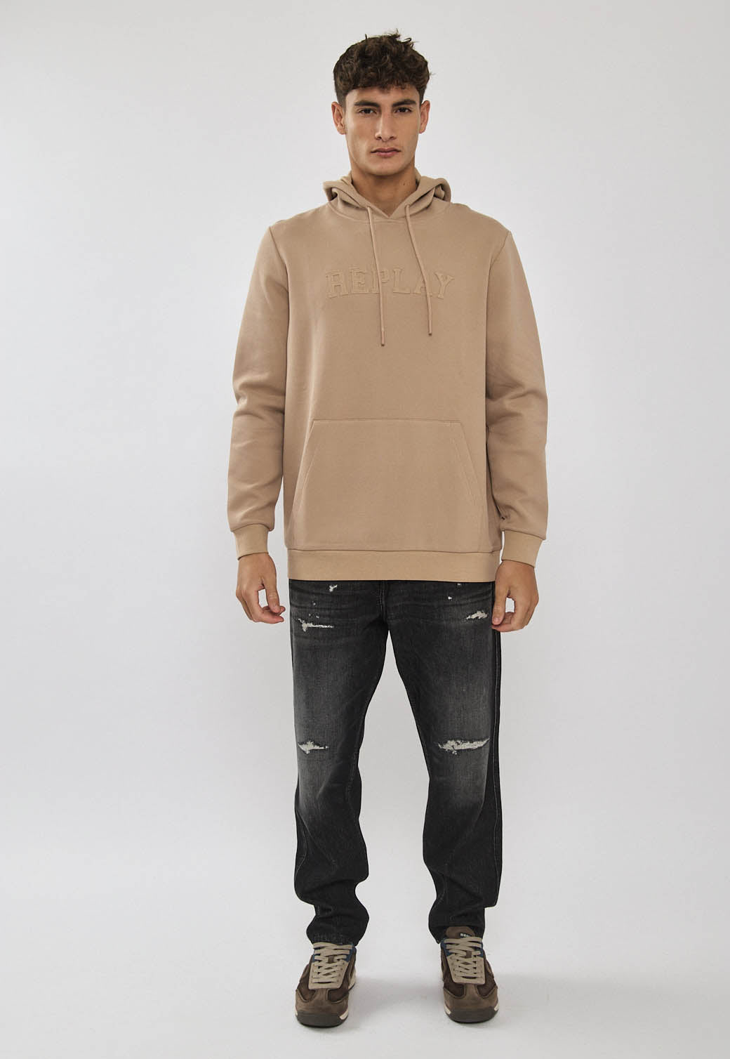 קפוצ'ון לגברים בצבע קאמל עם לוגו