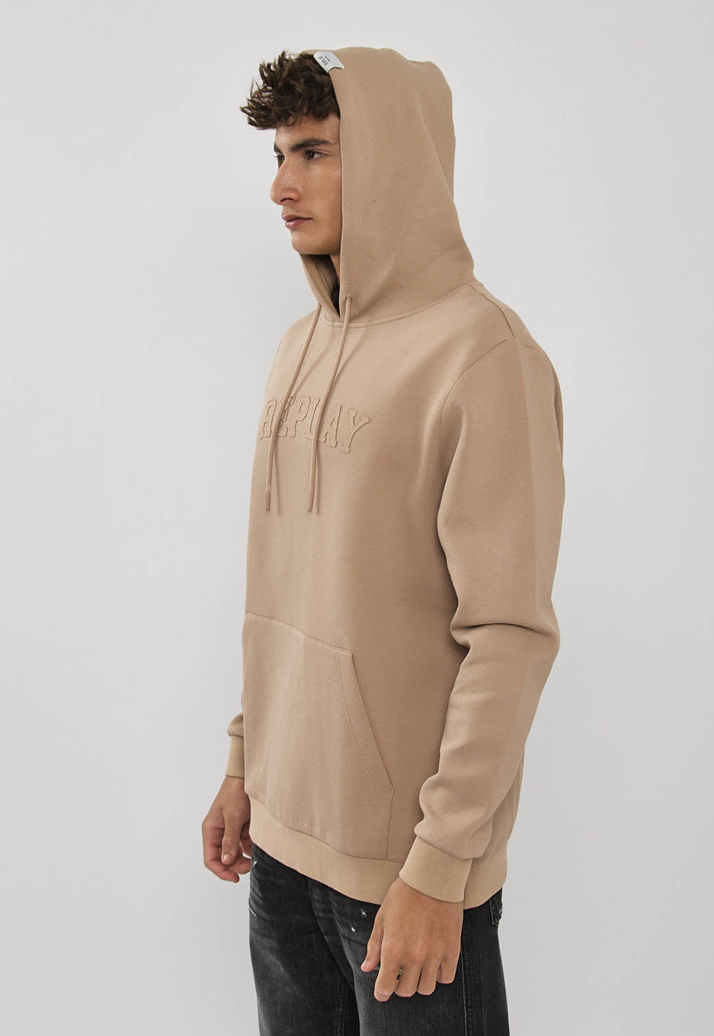 קפוצ'ון לגברים בצבע קאמל עם לוגו