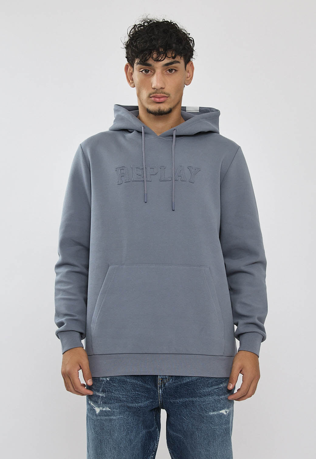 קפוצ'ון לגברים בצבע כחול עם לוגו מובלט