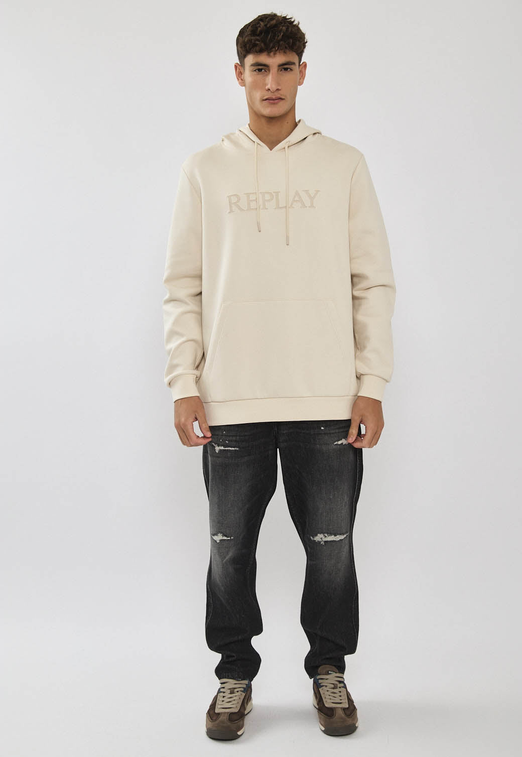 קפוצ’ון לגברים בצבע בז' עם לוגו