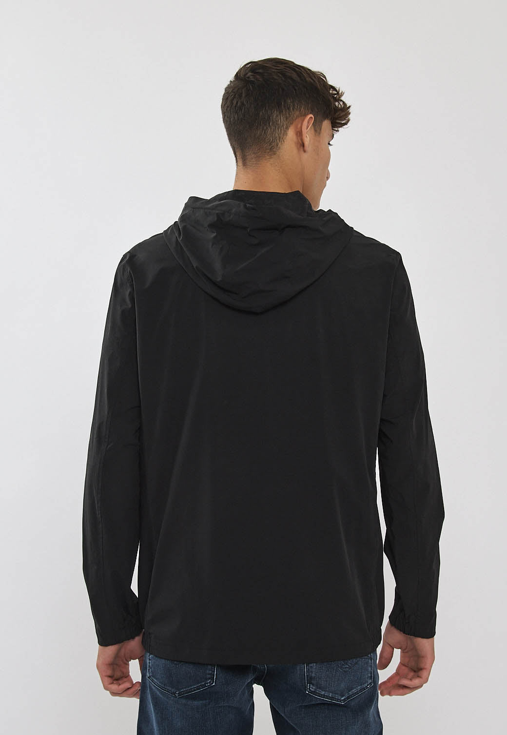 ג׳קט לגברים בצבע שחור עם רוכסן וקפוצ׳ון