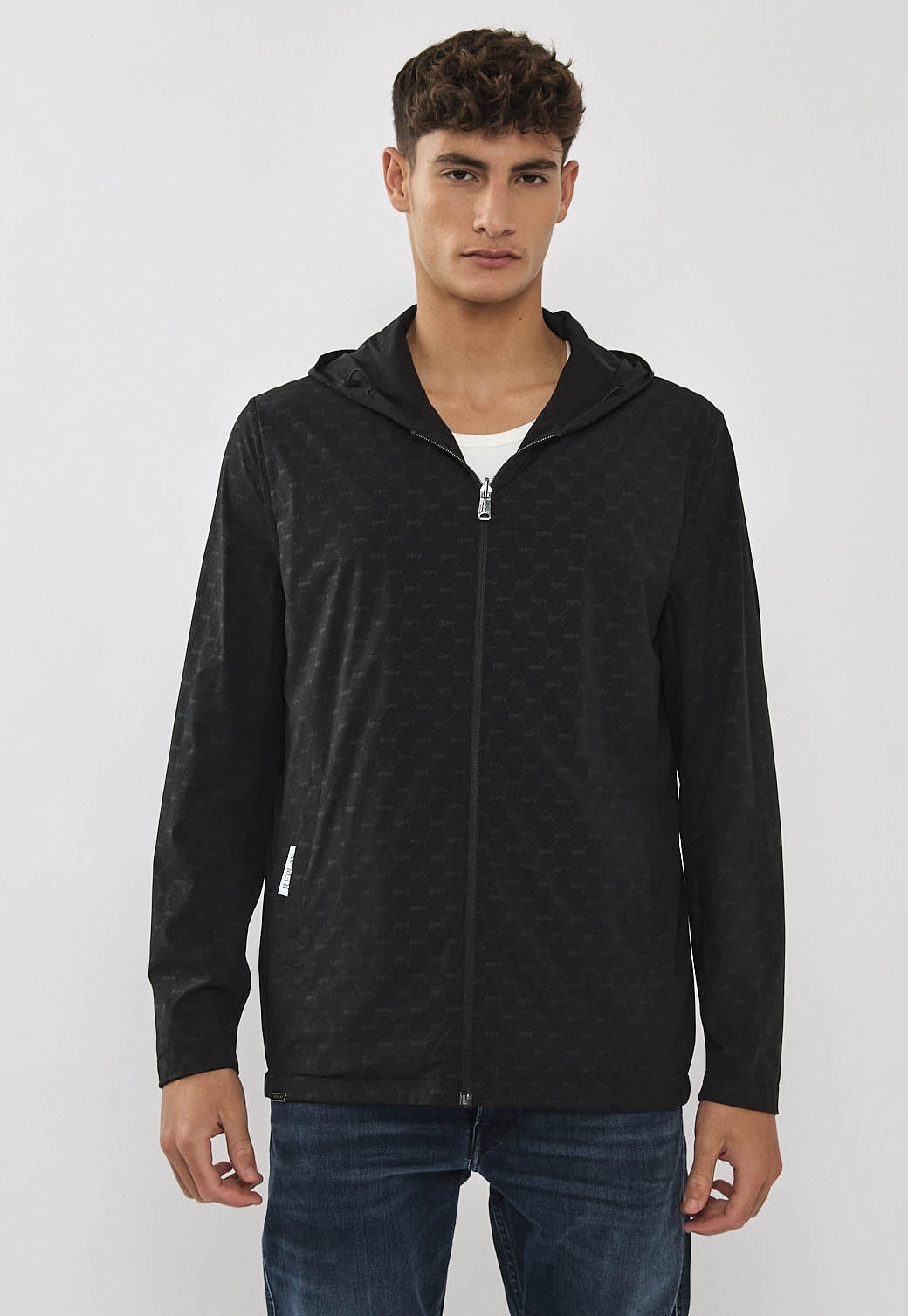 ג׳קט לגברים בצבע שחור עם רוכסן וקפוצ׳ון