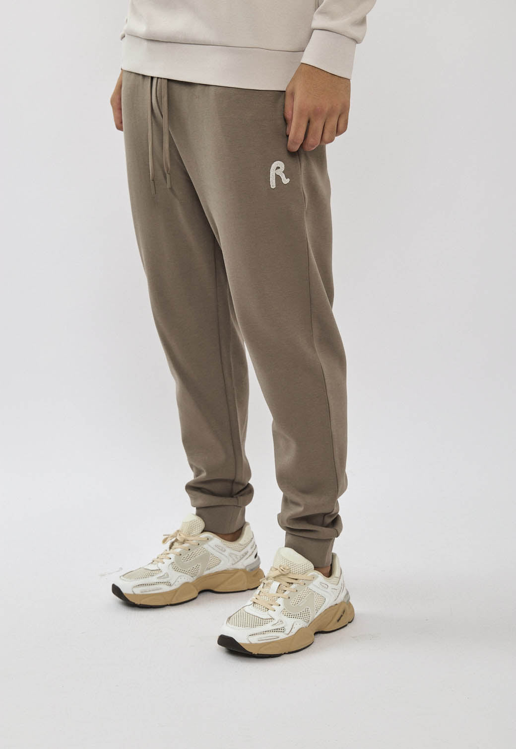 חליפת טרנינג לגברים בצבע בז׳