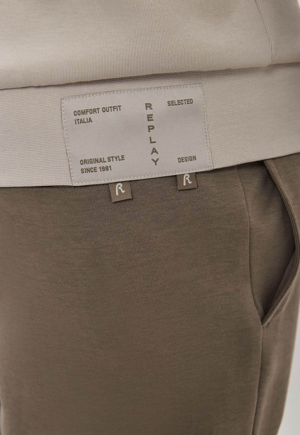 חליפת טרנינג לגברים בצבע בז׳