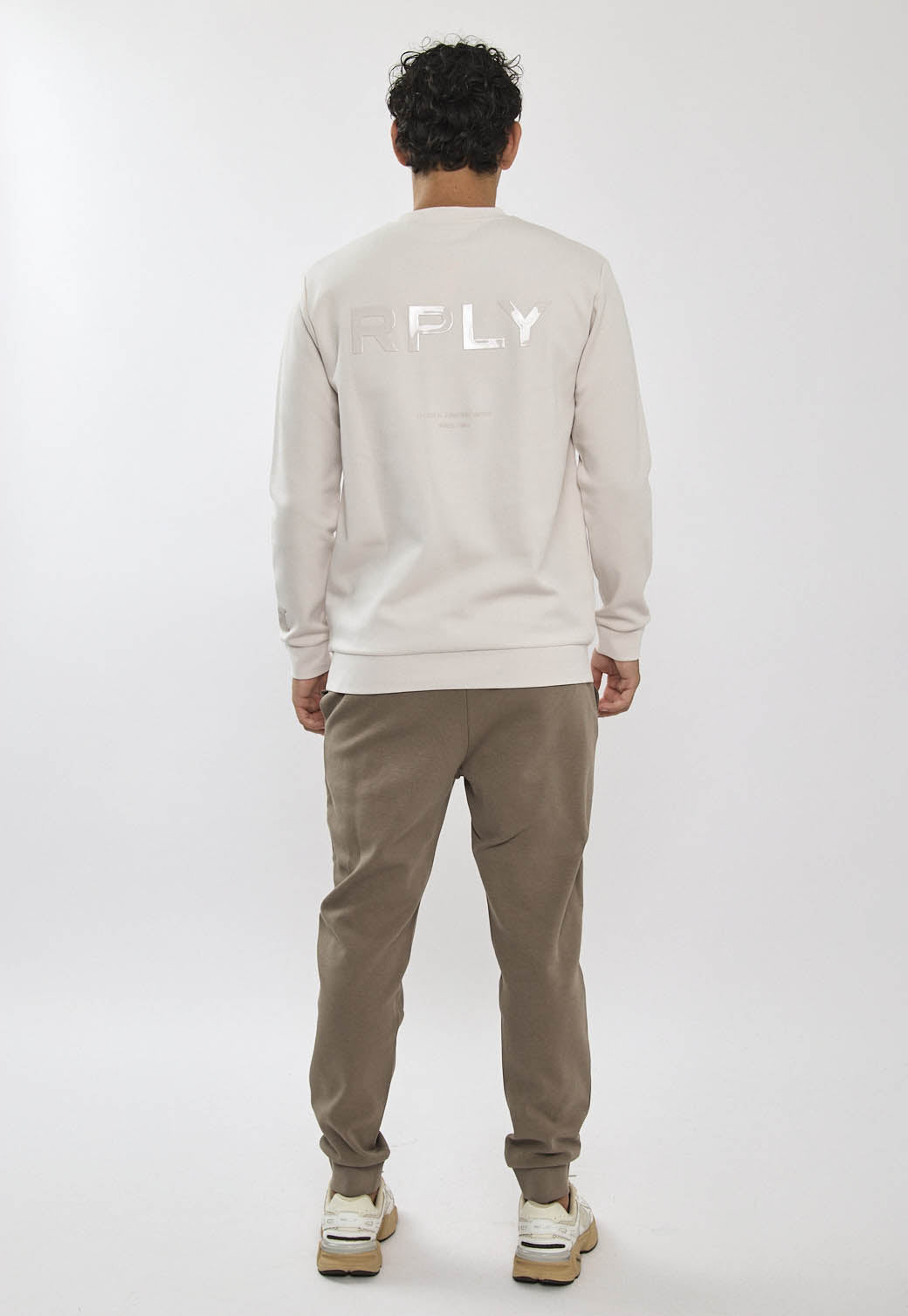 חליפת טרנינג שני חלקים לגברים בצבע שמנת