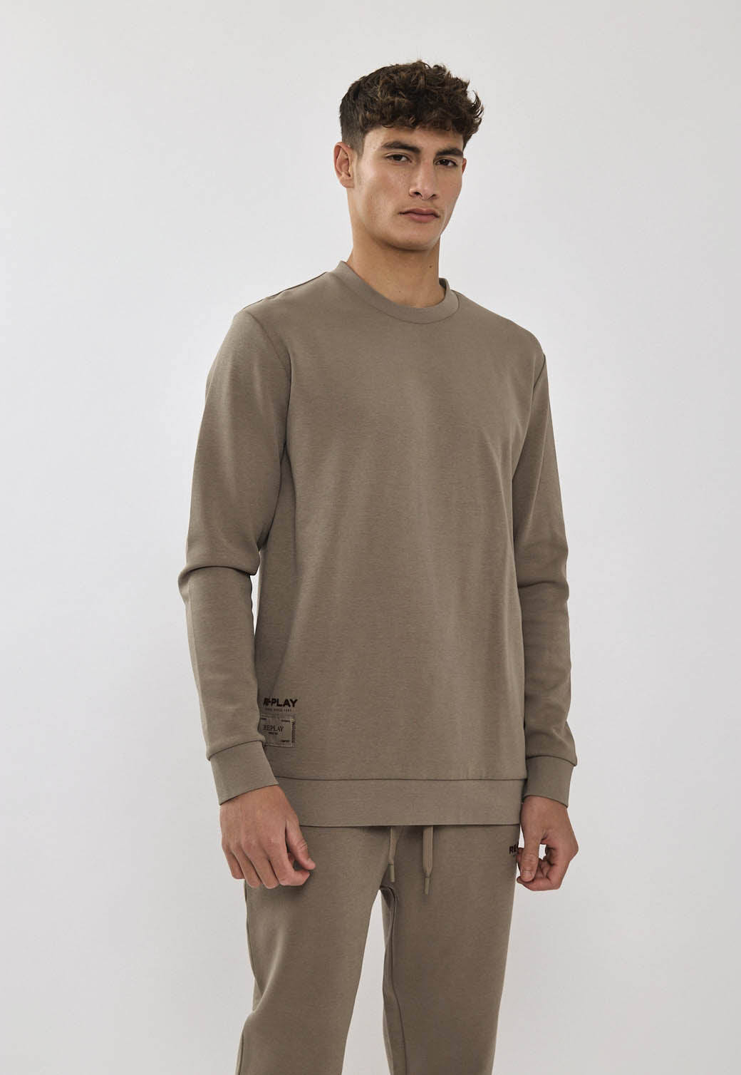 חליפת טרנינג שני חלקים עם לוגו לגברים בצבע בז׳