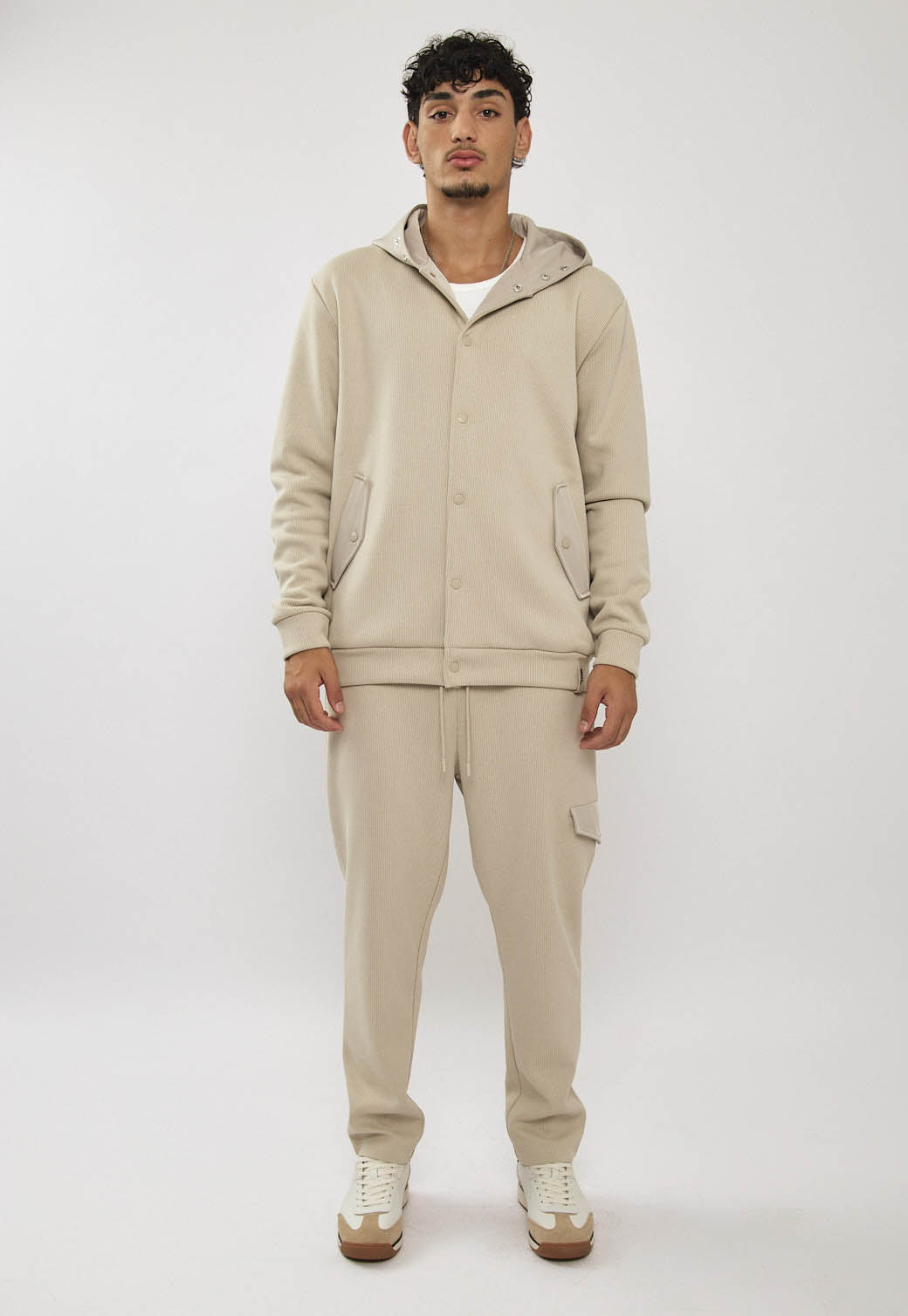 קפוצ'ון אינטרלוק לגברים בצבע בז׳