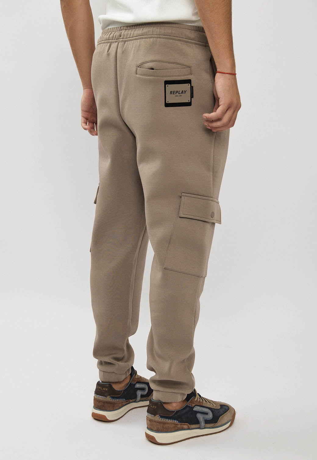 מכנסי ג'וגר לגברים בצבע חום בהיר