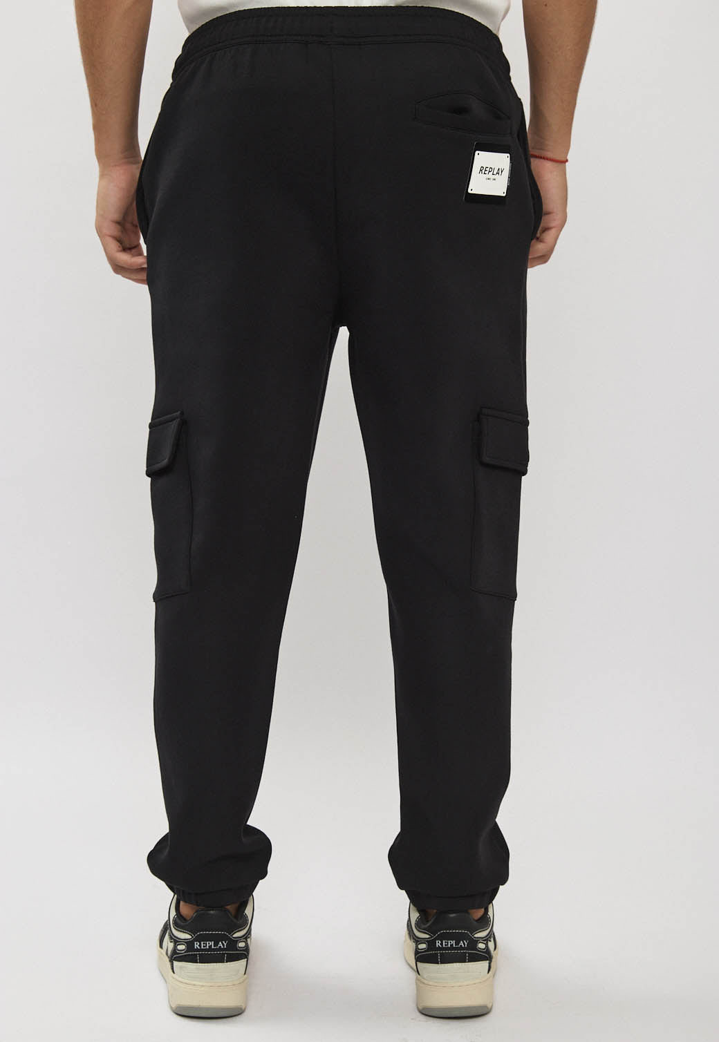 מכנסי ג'וגר לגברים בצבע שחור