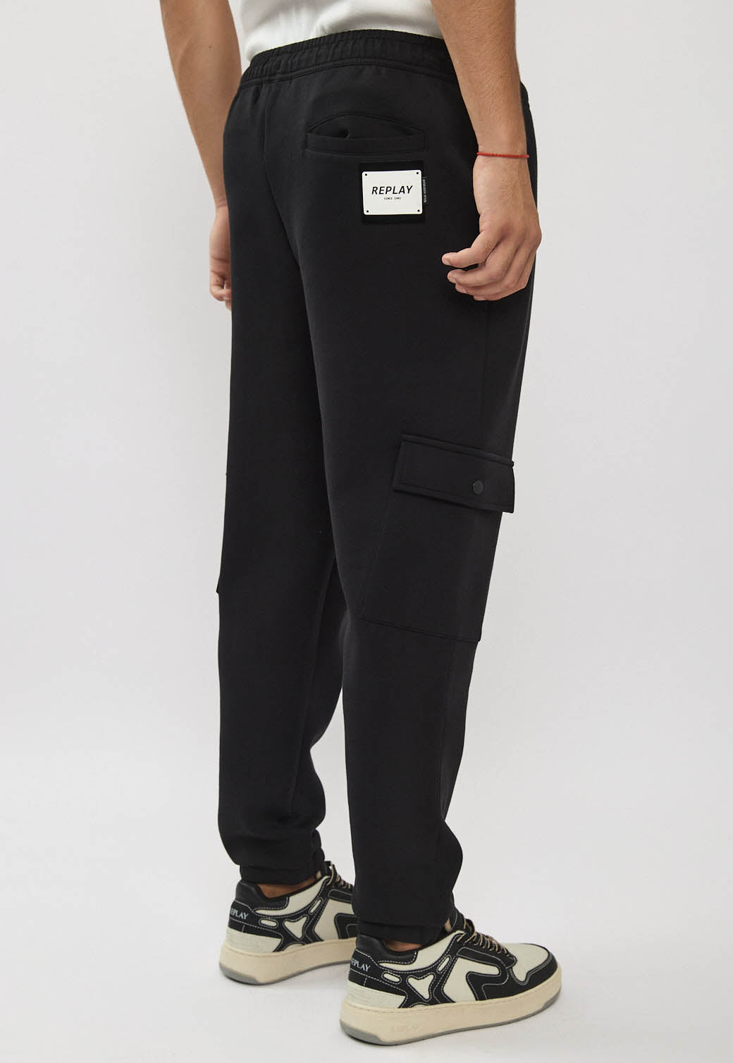 מכנסי ג'וגר לגברים בצבע שחור