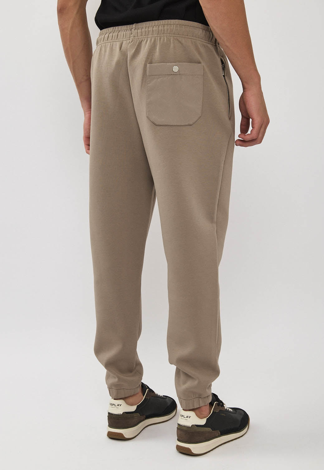 מכנסי טרנינג לגברים בצבע חום בהיר