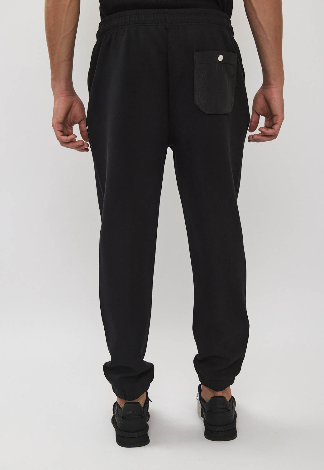 מכנסי ג’וגר לגברים בצבע שחור
