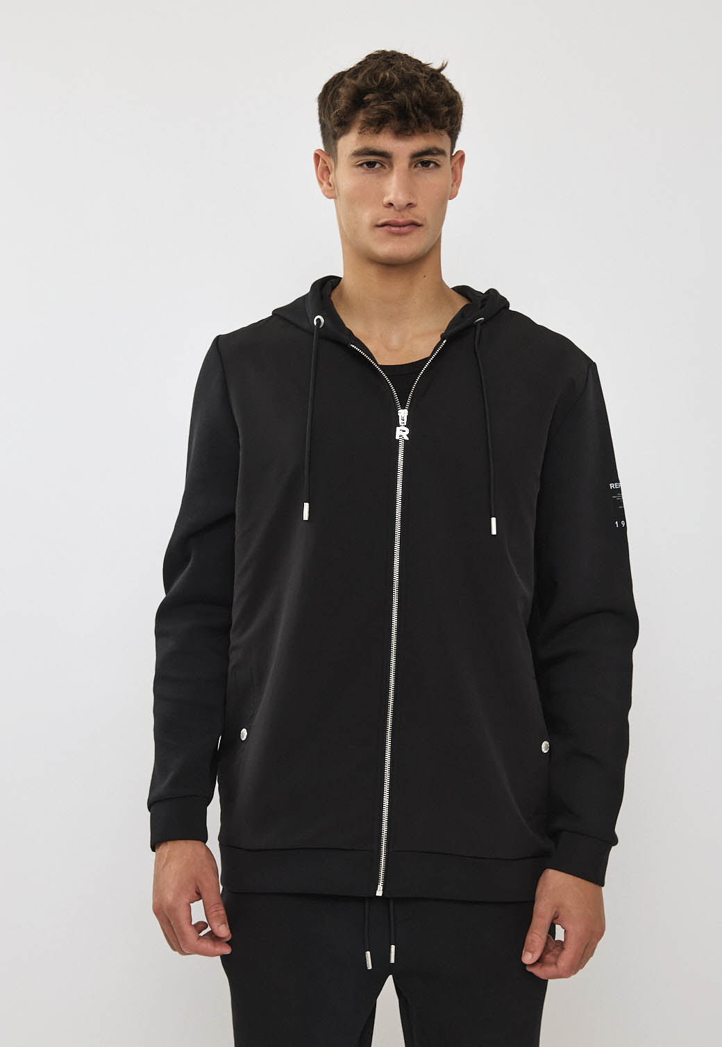 קפוצ’ון לגברים עם רוכסן בצבע שחור