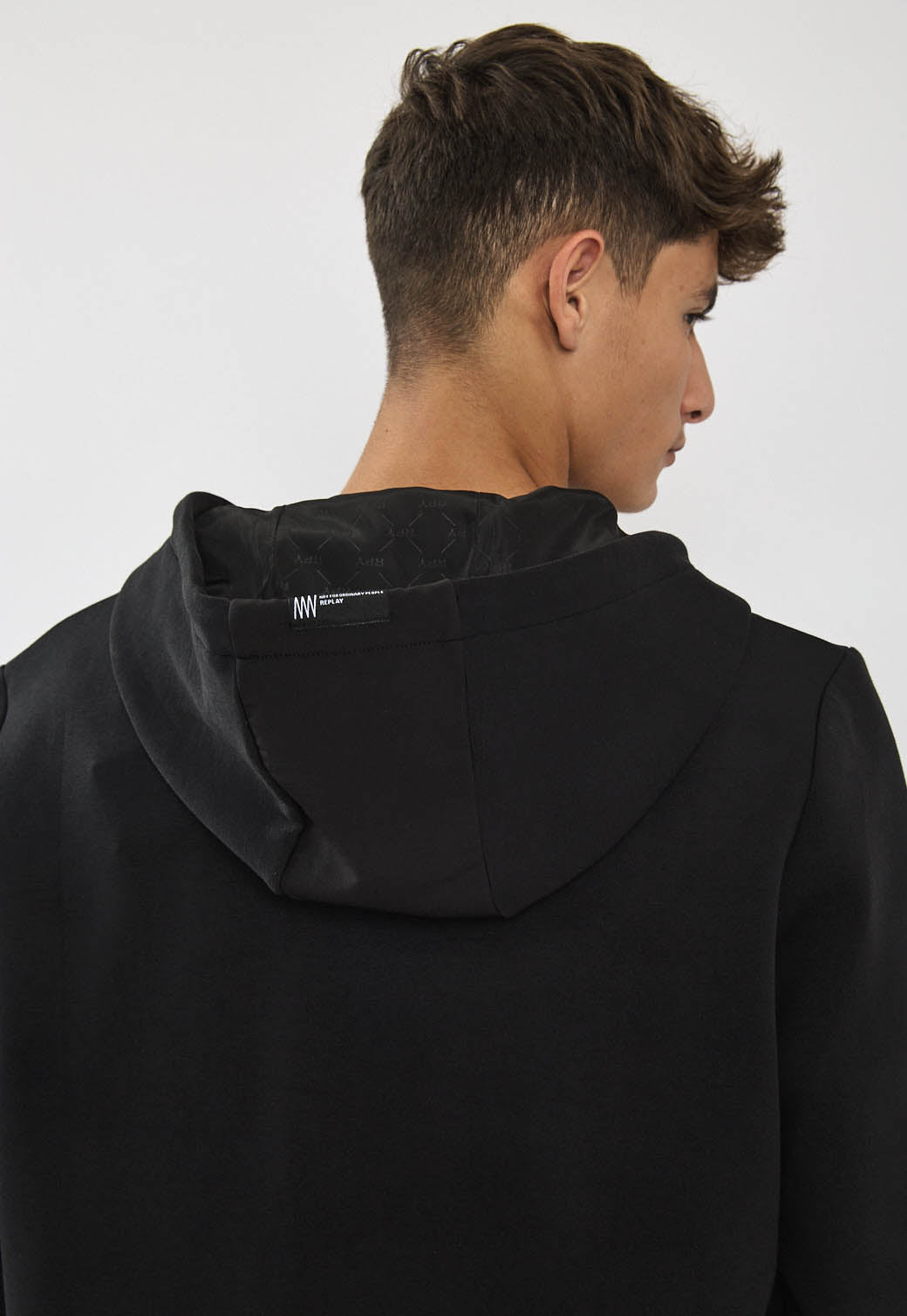 קפוצ’ון לגברים עם רוכסן בצבע שחור