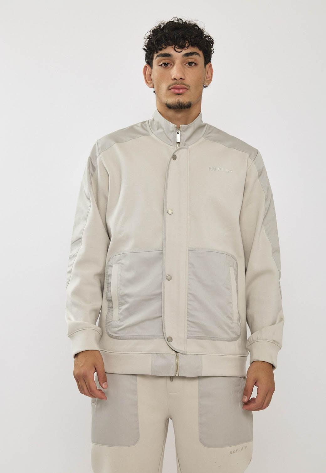 ג׳קט רוכסן לגברים בצבע בז'