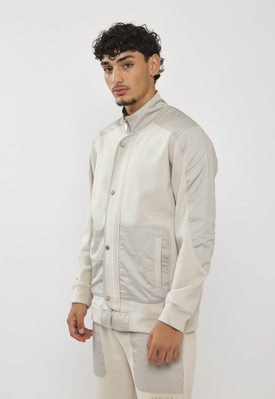 ג׳קט רוכסן לגברים בצבע בז'