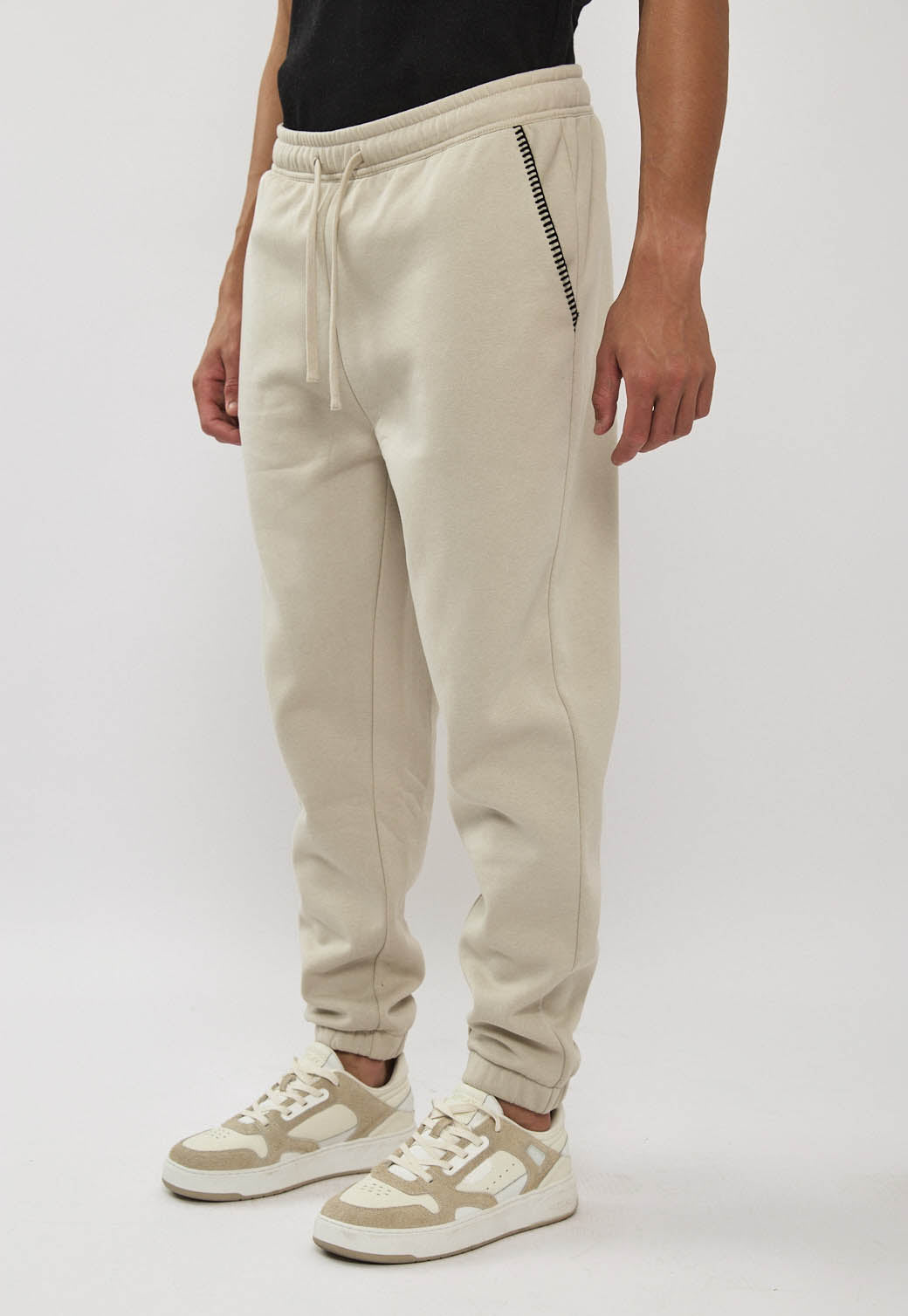 מכנסי טרנינג לגברים בצבע אבן עם שרוך מותן