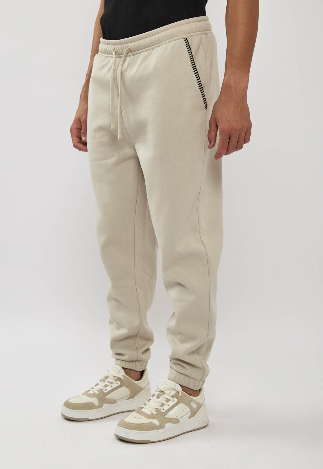 מכנסי טרנינג לגברים בצבע אבן עם שרוך מותן