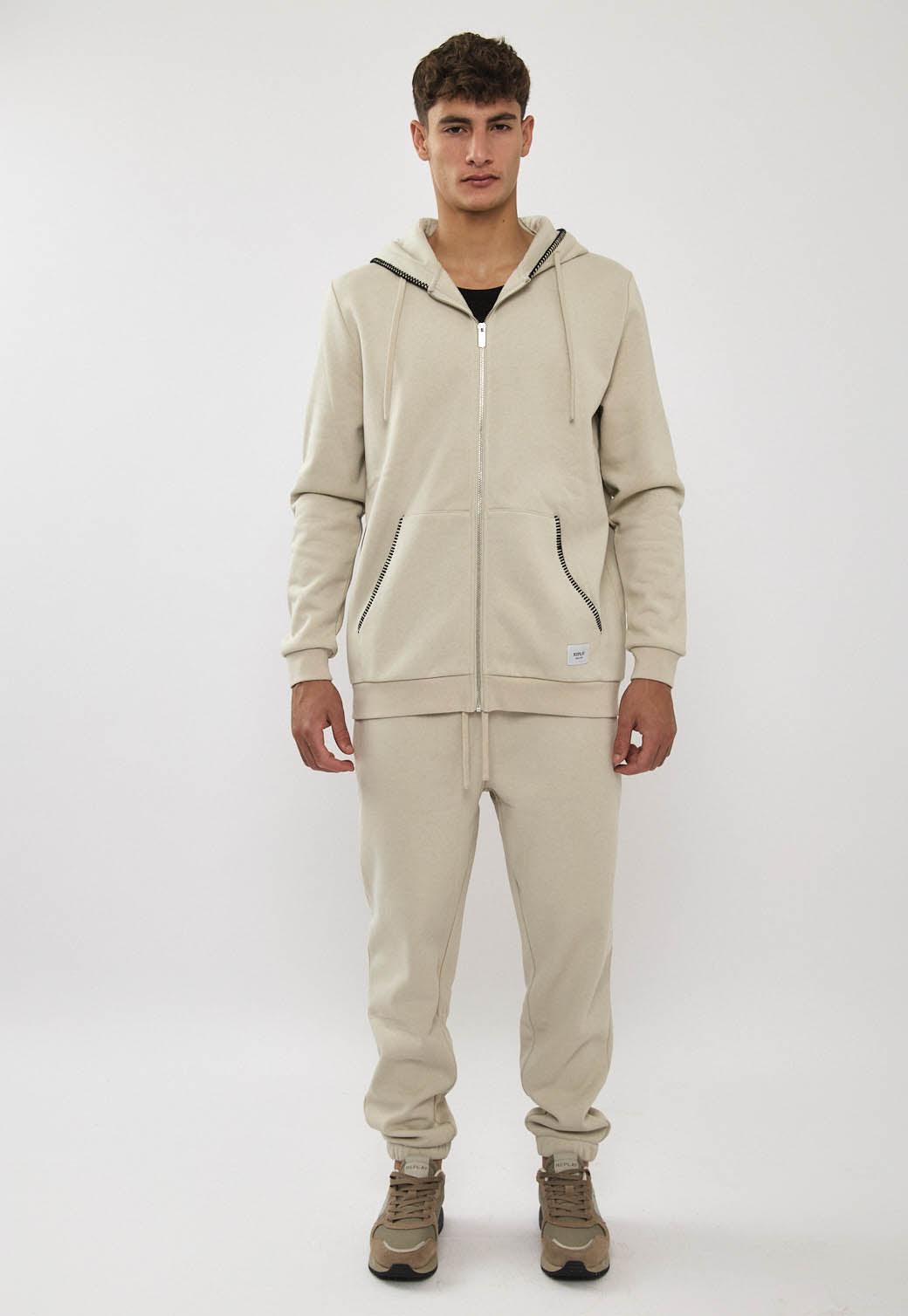 קפוצ׳ון רוכסן לגברים בצבע אבן