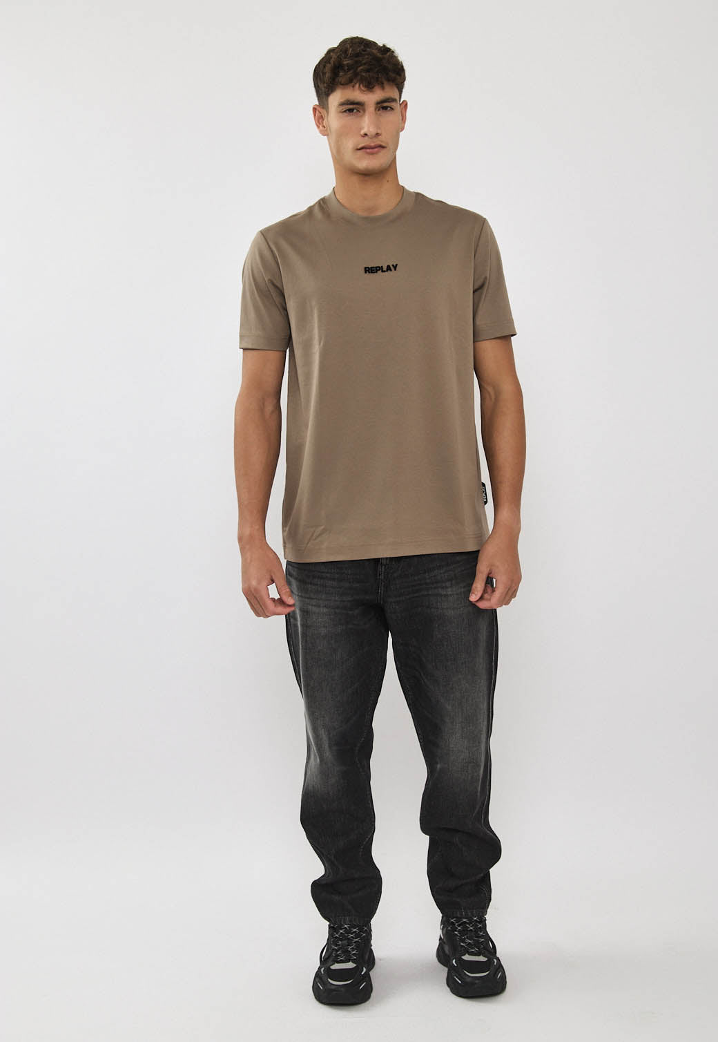 טי-שירט לגברים בצבע חול עם לוגו