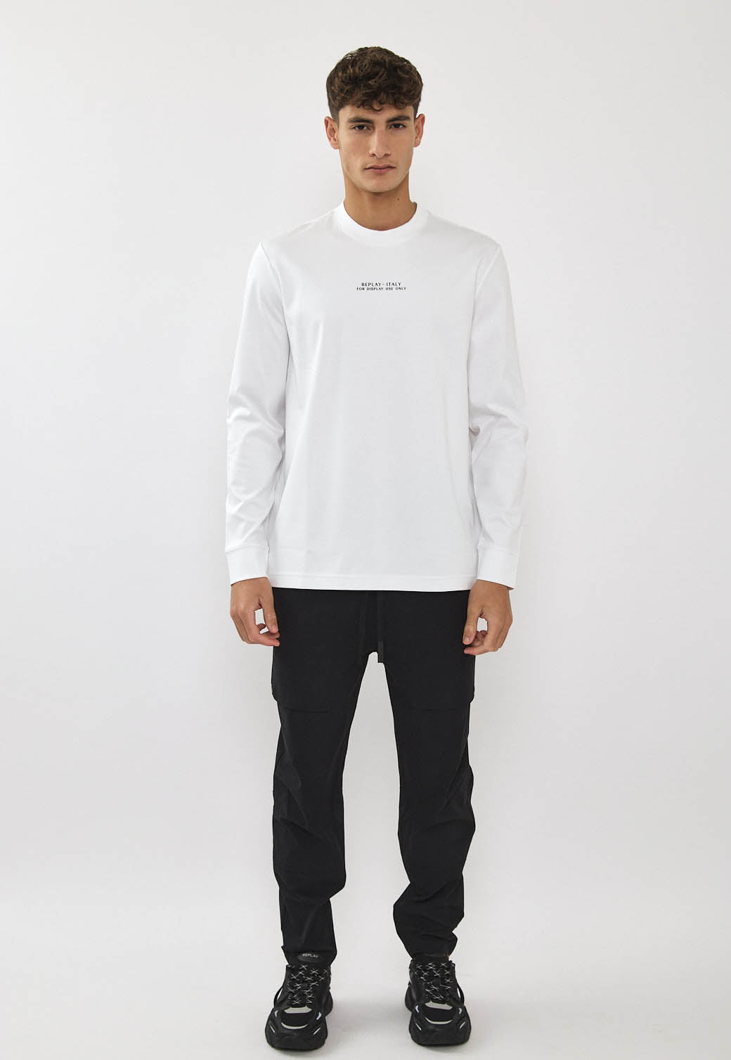 טי-שירט שרוול ארוך לגברים בצבע לבן