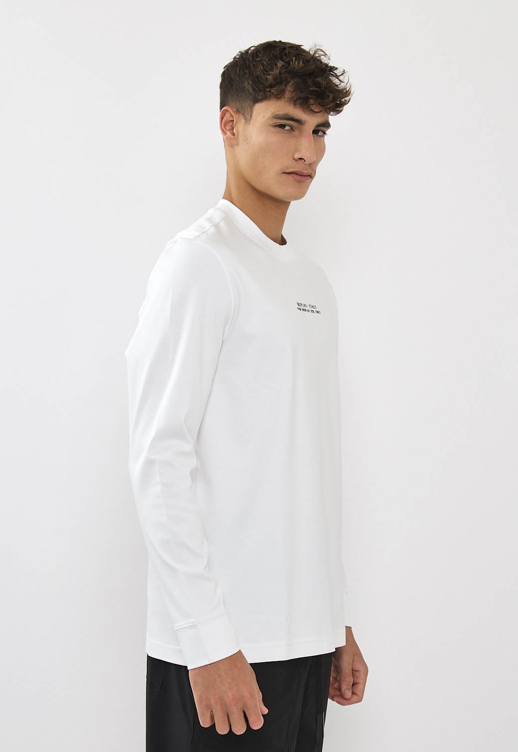 טי-שירט שרוול ארוך לגברים בצבע לבן