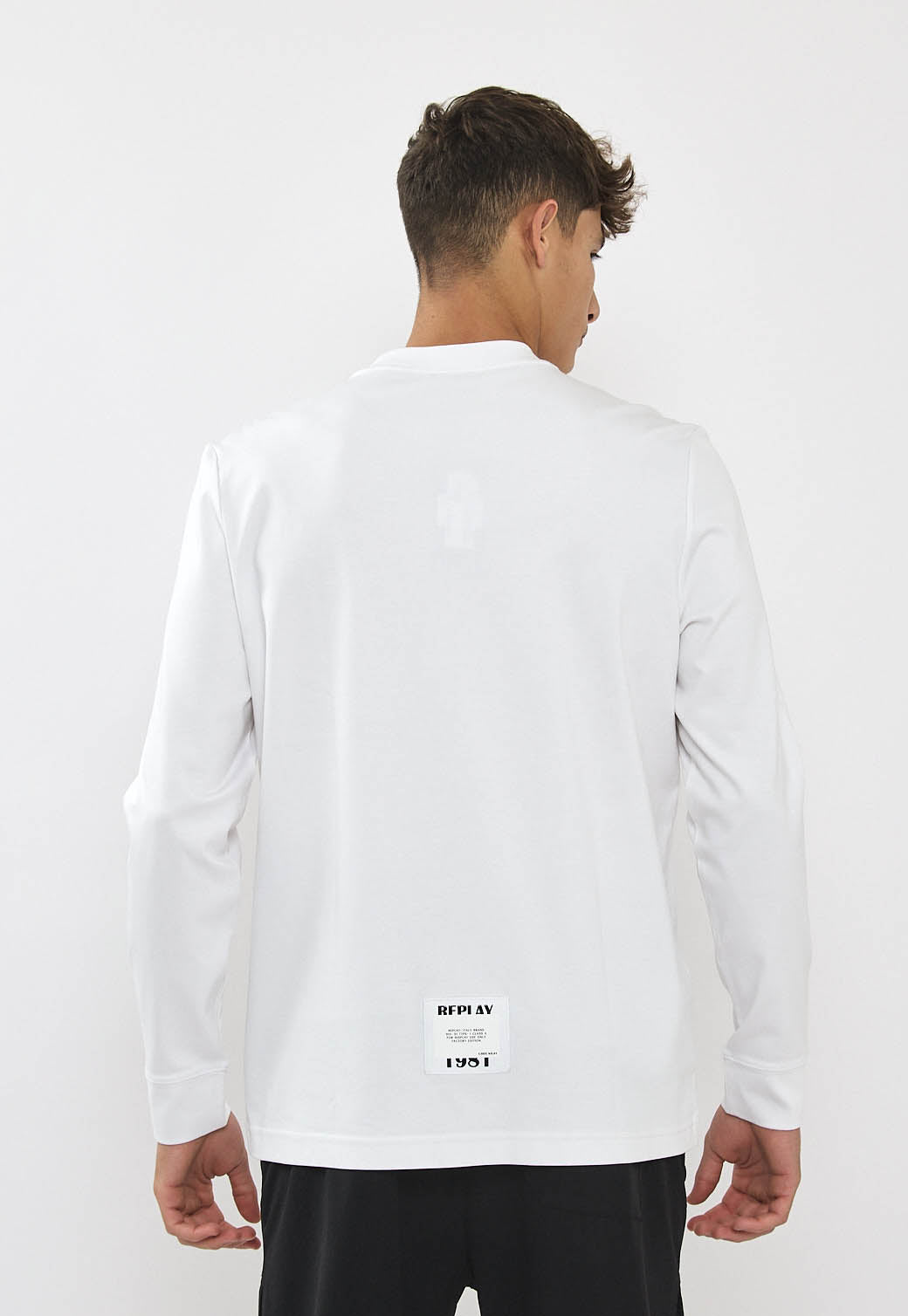 טי-שירט שרוול ארוך לגברים בצבע לבן