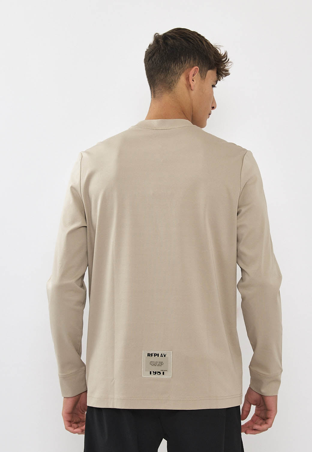 טי-שירט שרוול ארוך לגברים בצבע חול