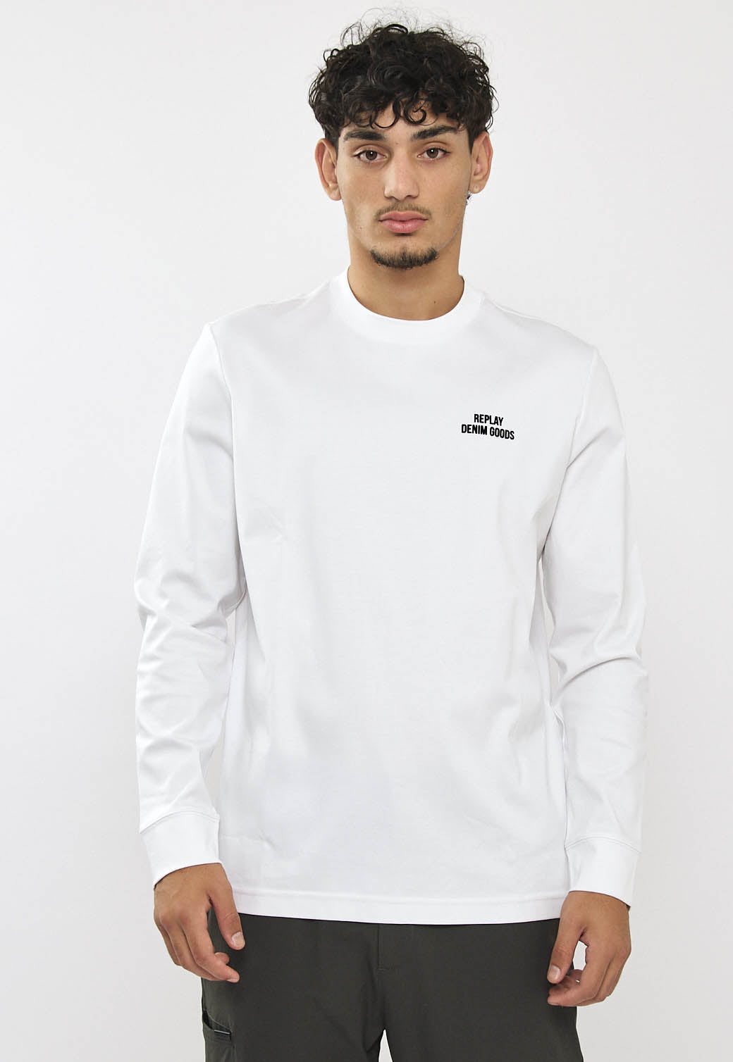 טי-שירט שרוול ארוך לגברים בצבע לבן עם לוגו קטן