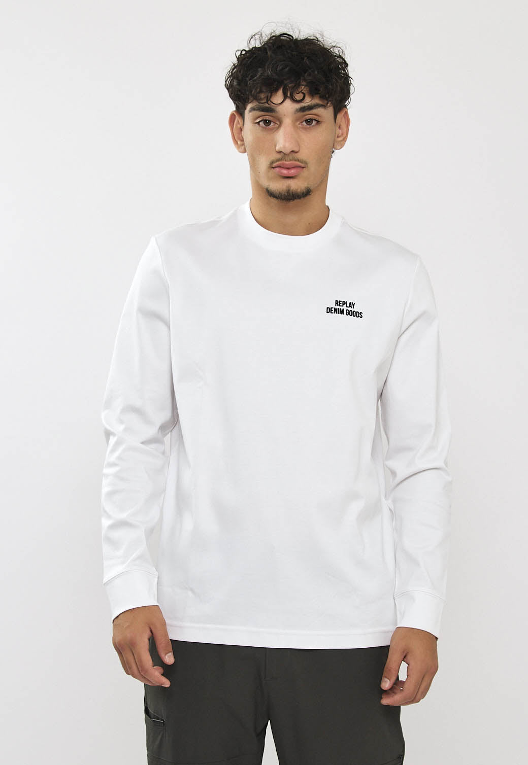 טי-שירט שרוול ארוך לגברים בצבע לבן עם לוגו קטן