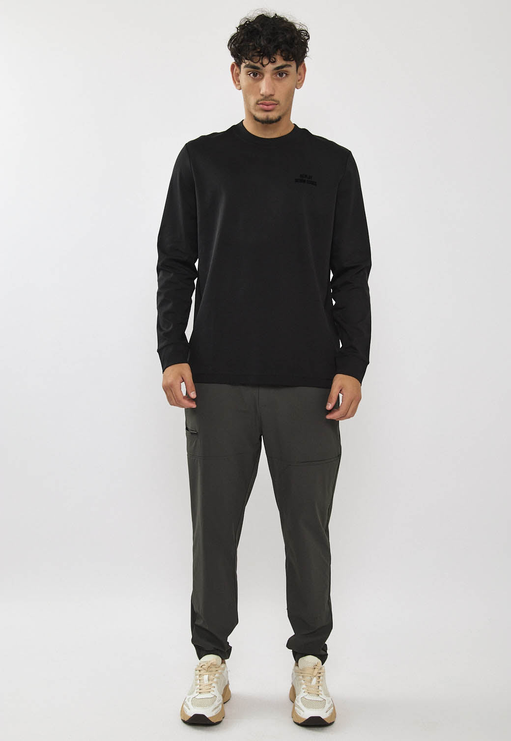 חולצה ארוכה לגברים בצבע שחור