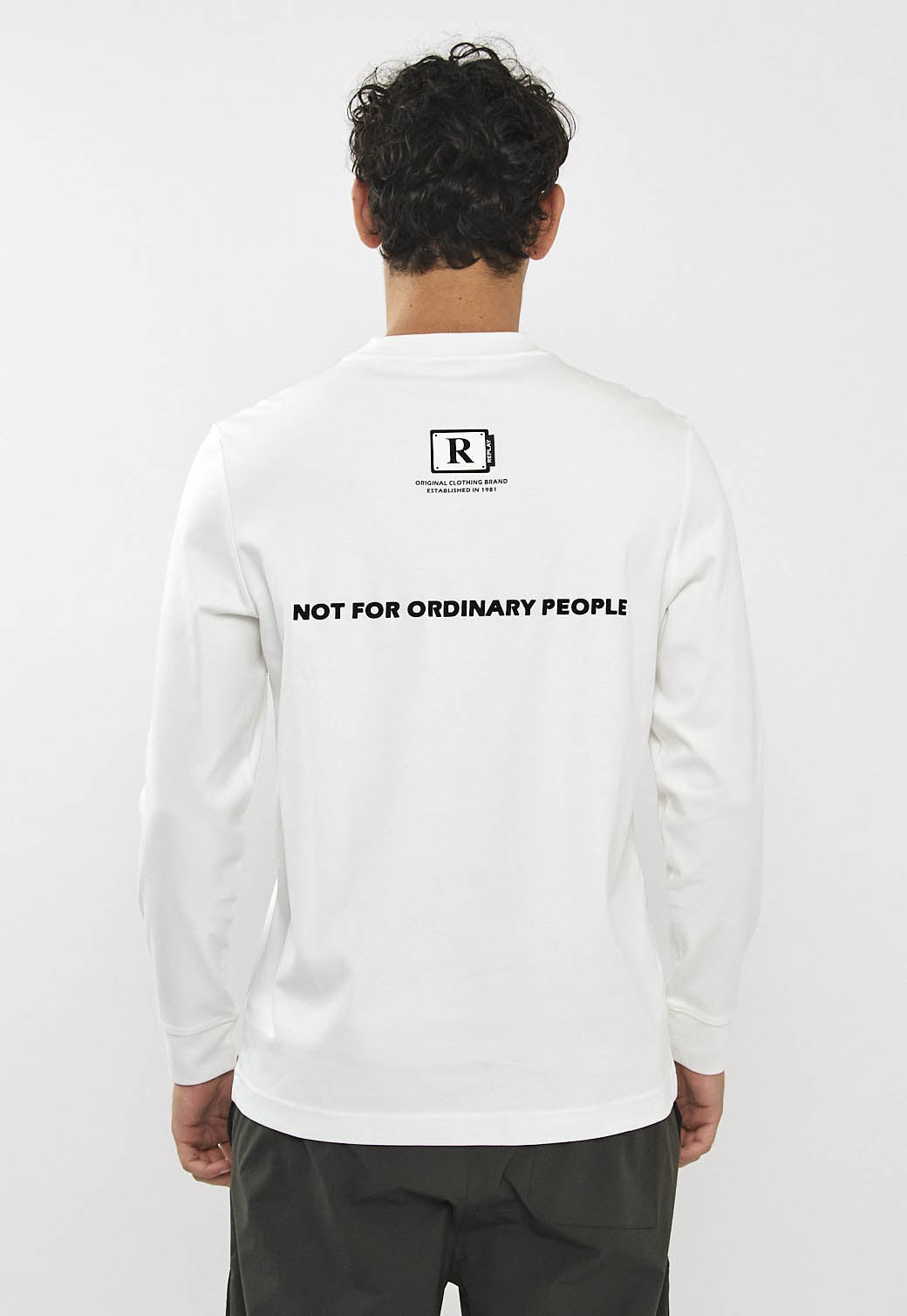 טי-שירט שרוול ארוך לגברים בצבע לבן