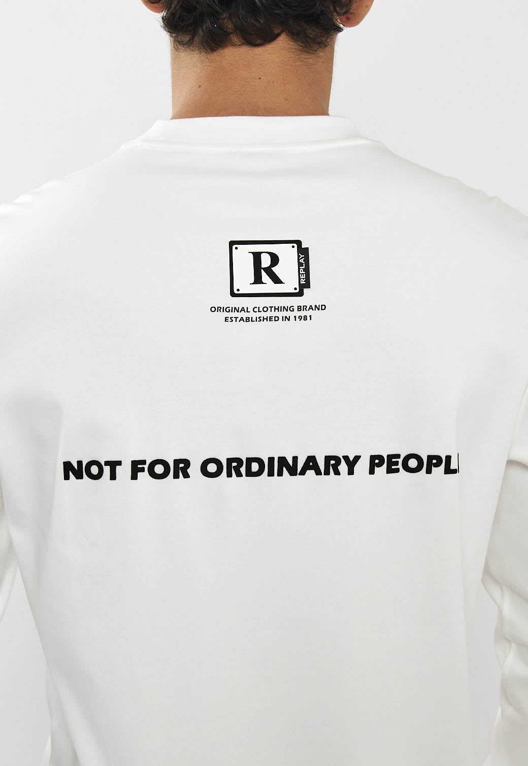 טי-שירט שרוול ארוך לגברים בצבע לבן